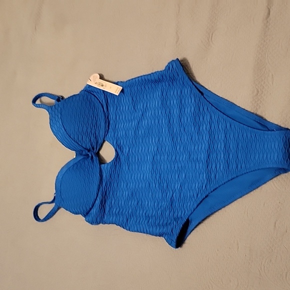 The Twist Removable Push-Up One-Piece Swimsuit - Picture 1 of 4